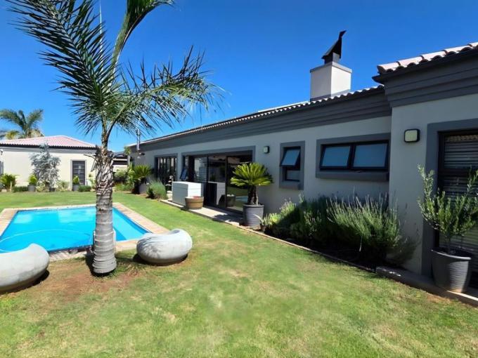 4 Bedroom House for Sale For Sale in Oudtshoorn - MR704237