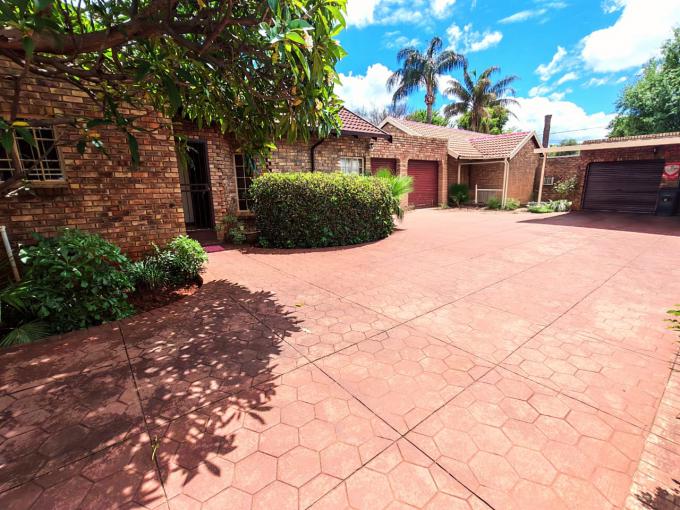 3 Bedroom House for Sale For Sale in Sinoville - MR704249