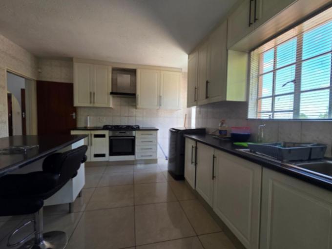 3 Bedroom Simplex for Sale For Sale in Brackendowns - MR704280