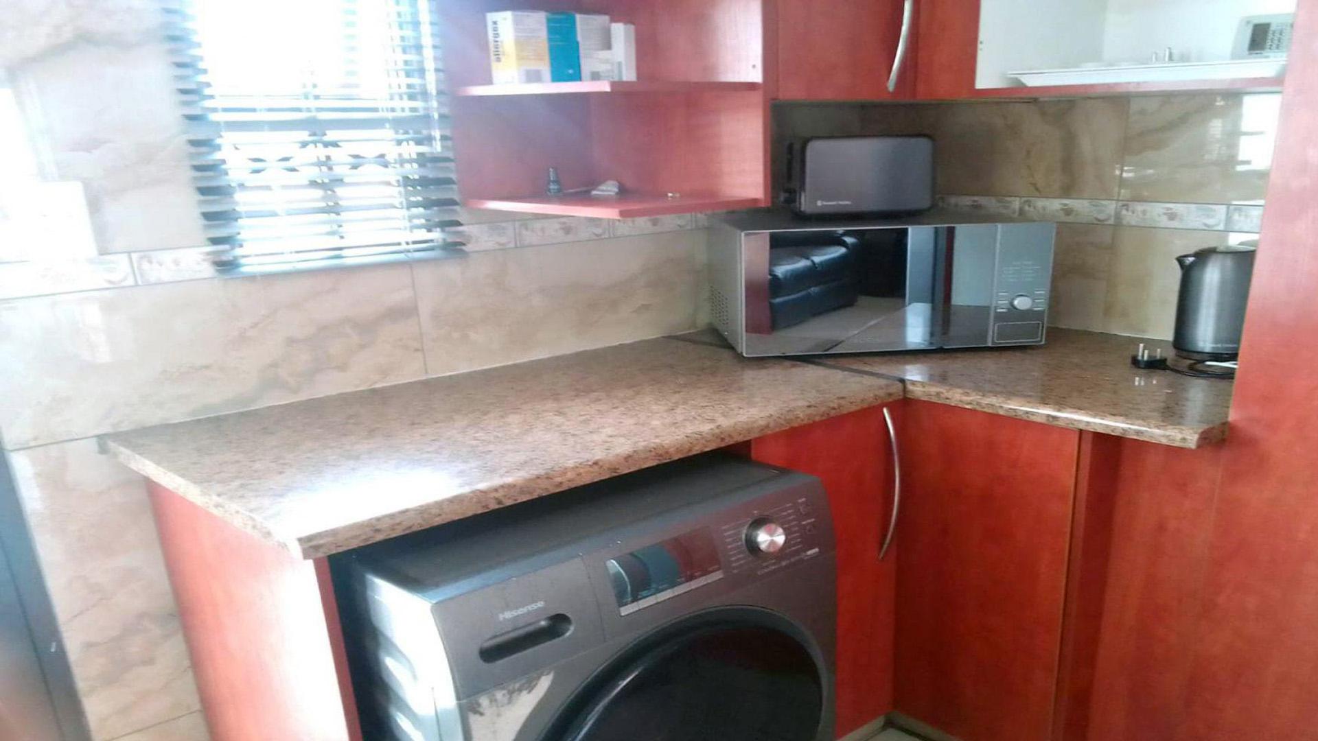 Kitchen of property in Alveda