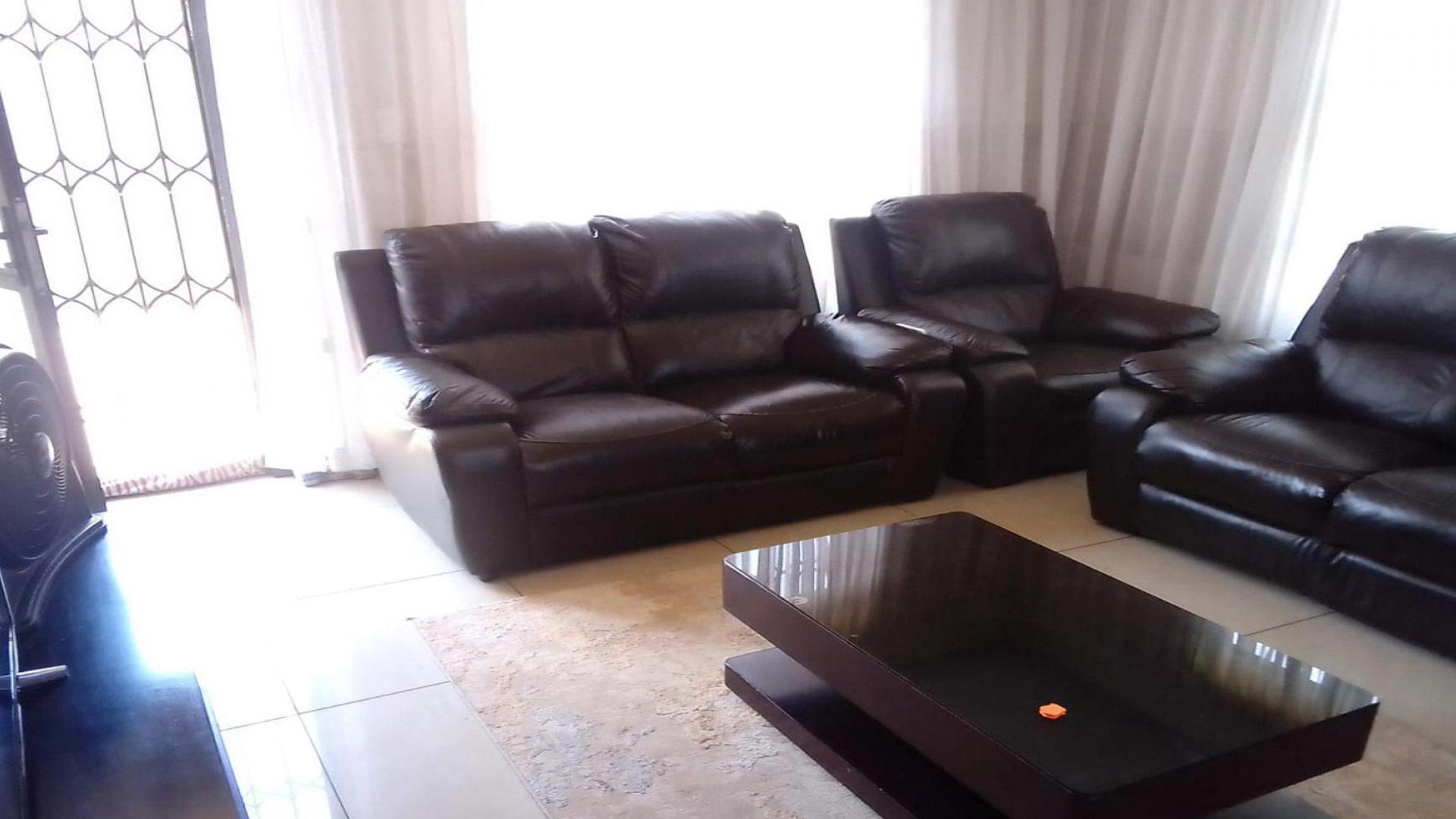 Lounges of property in Alveda