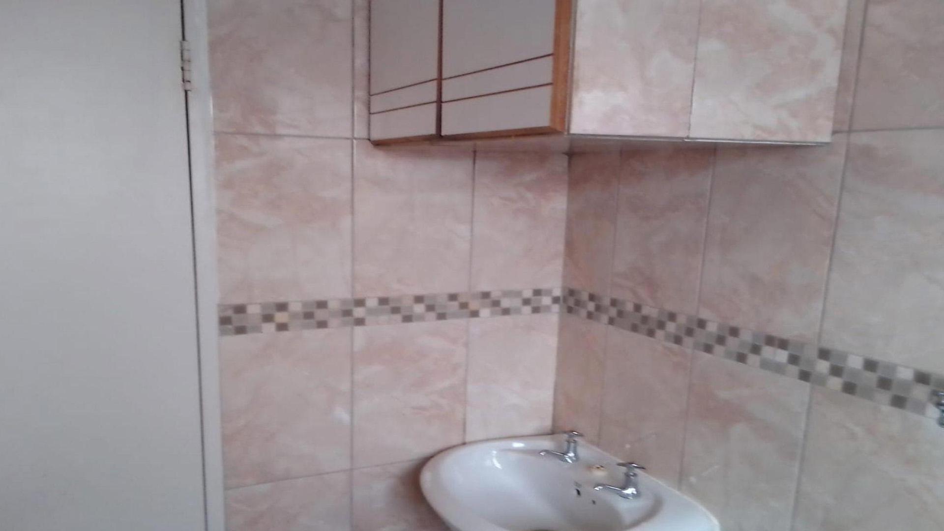 Bathroom 1 of property in Alveda