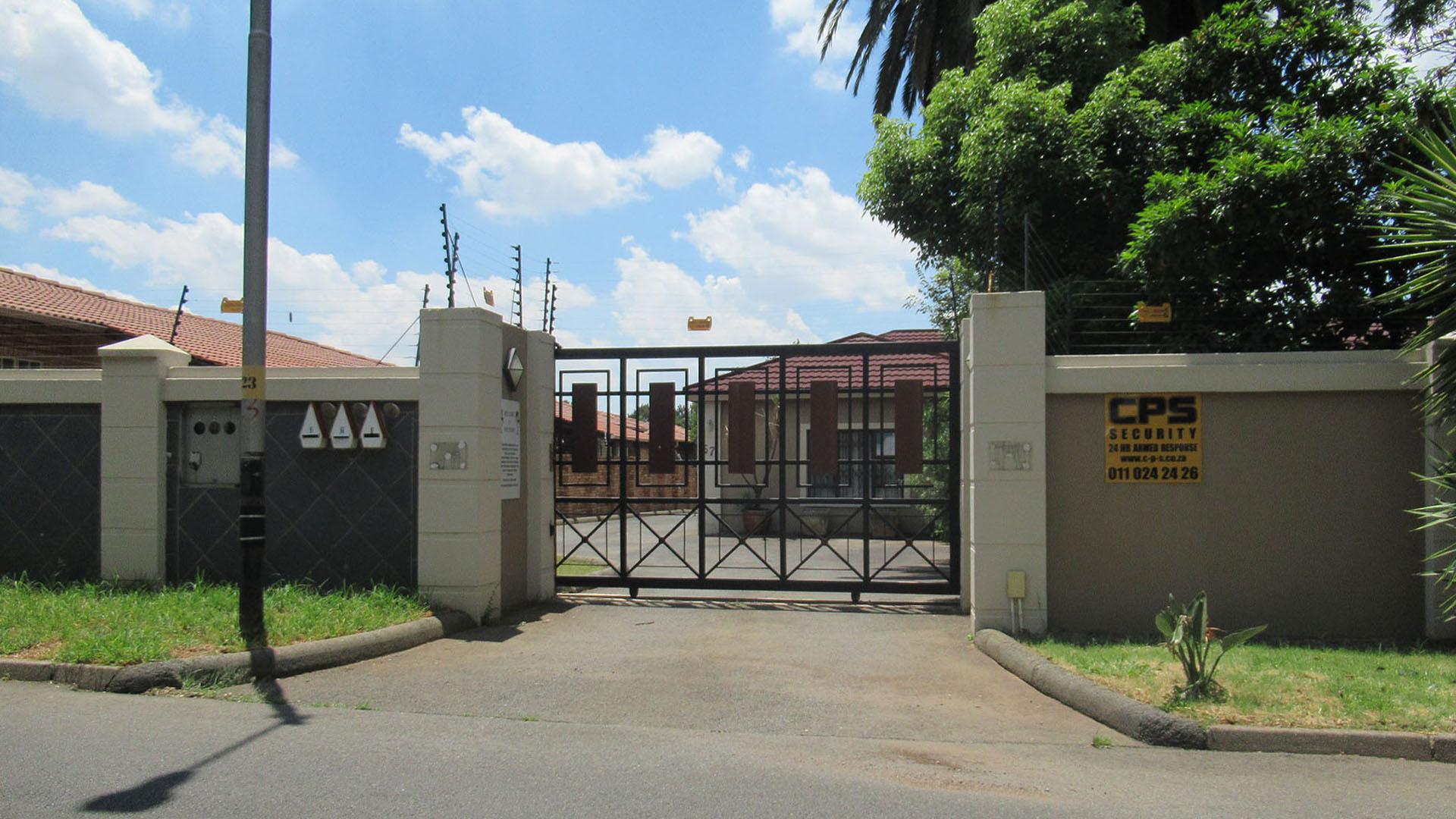 Front View of property in New Redruth
