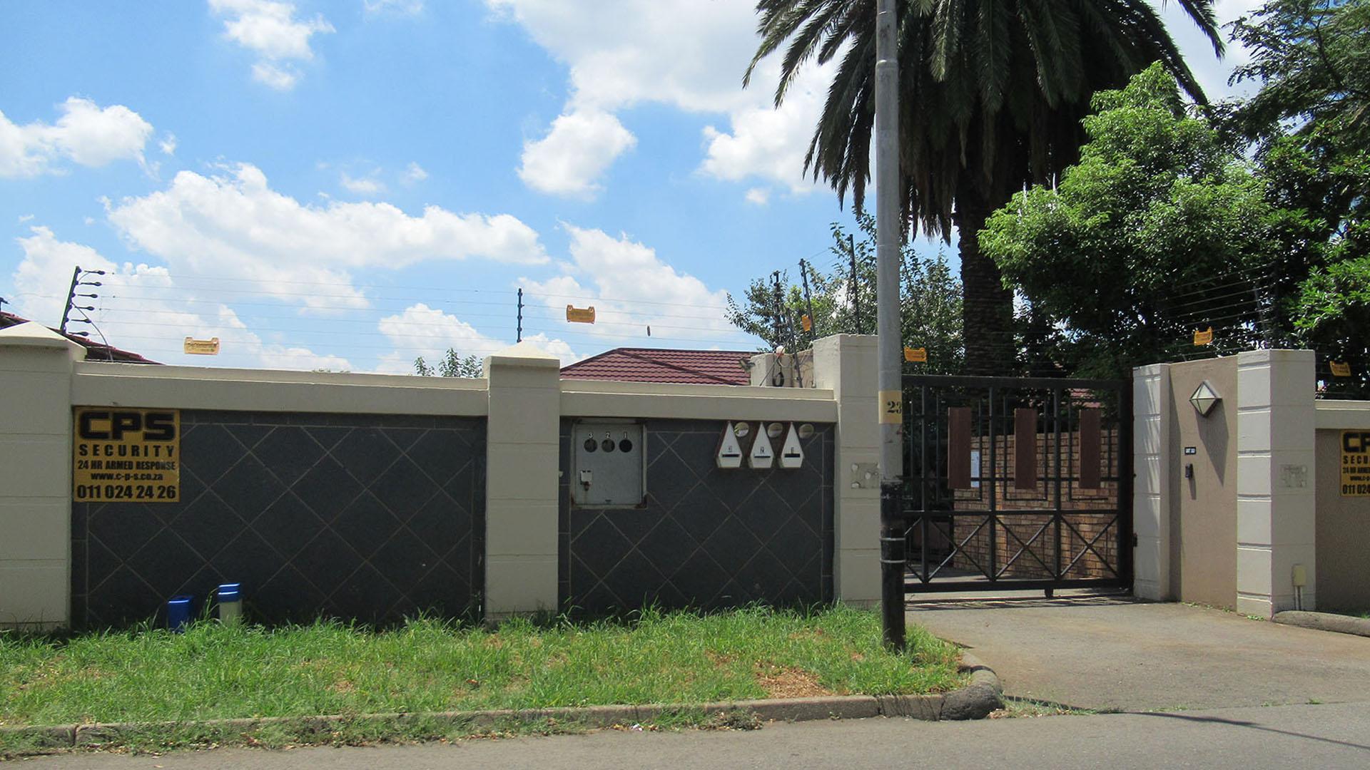 Front View of property in New Redruth