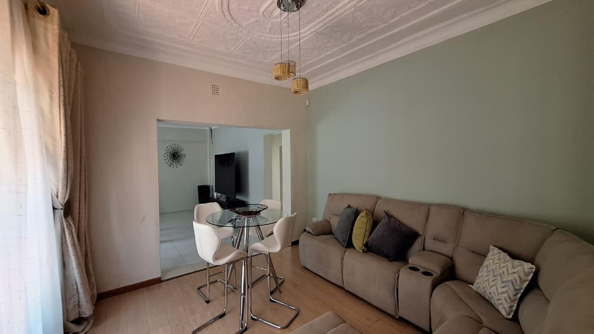 Lounges - 20 square meters of property in New Redruth