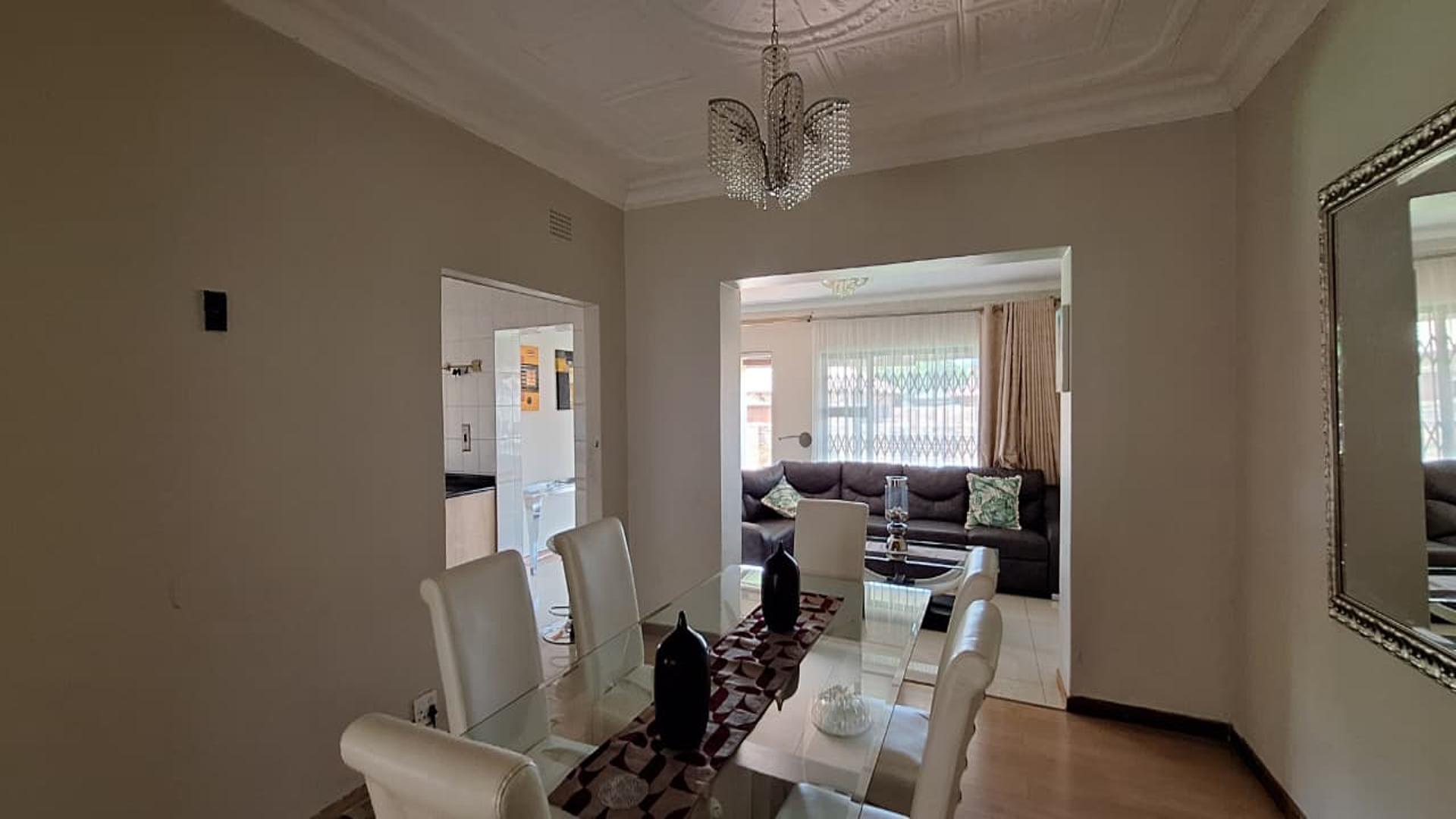 Dining Room - 18 square meters of property in New Redruth