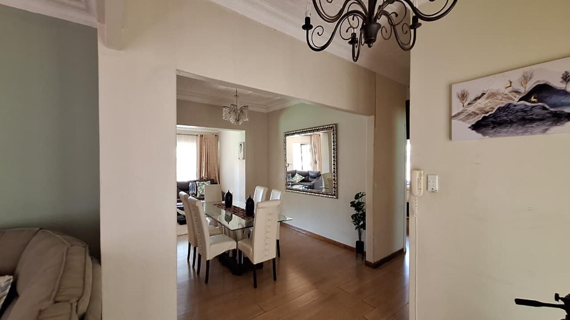 Foyer - 12 square meters of property in New Redruth