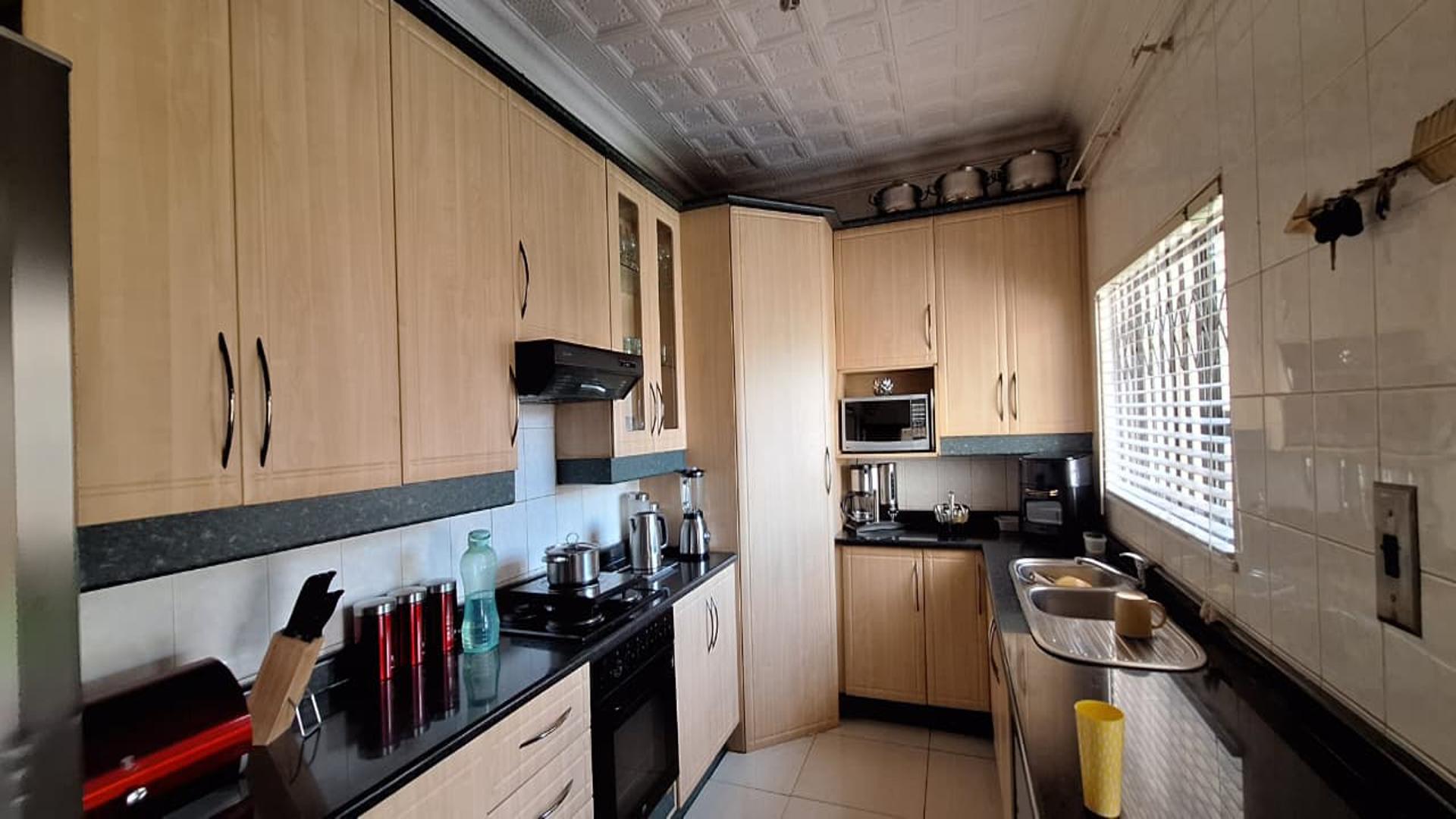 Kitchen - 20 square meters of property in New Redruth