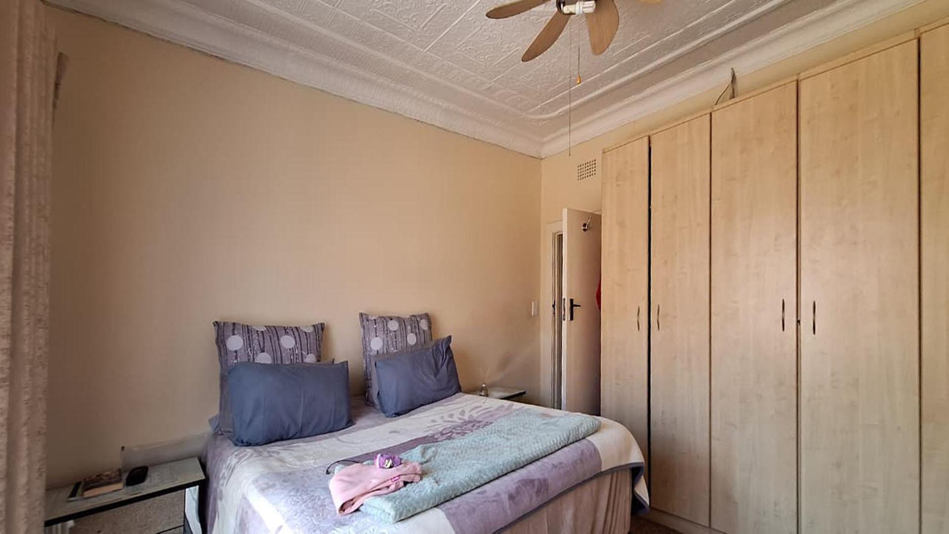 Main Bedroom - 17 square meters of property in New Redruth