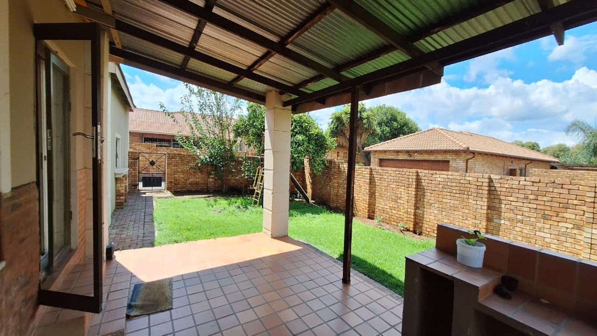 Patio - 29 square meters of property in New Redruth