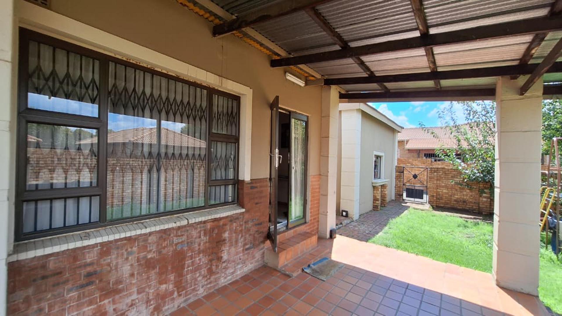 Patio - 29 square meters of property in New Redruth