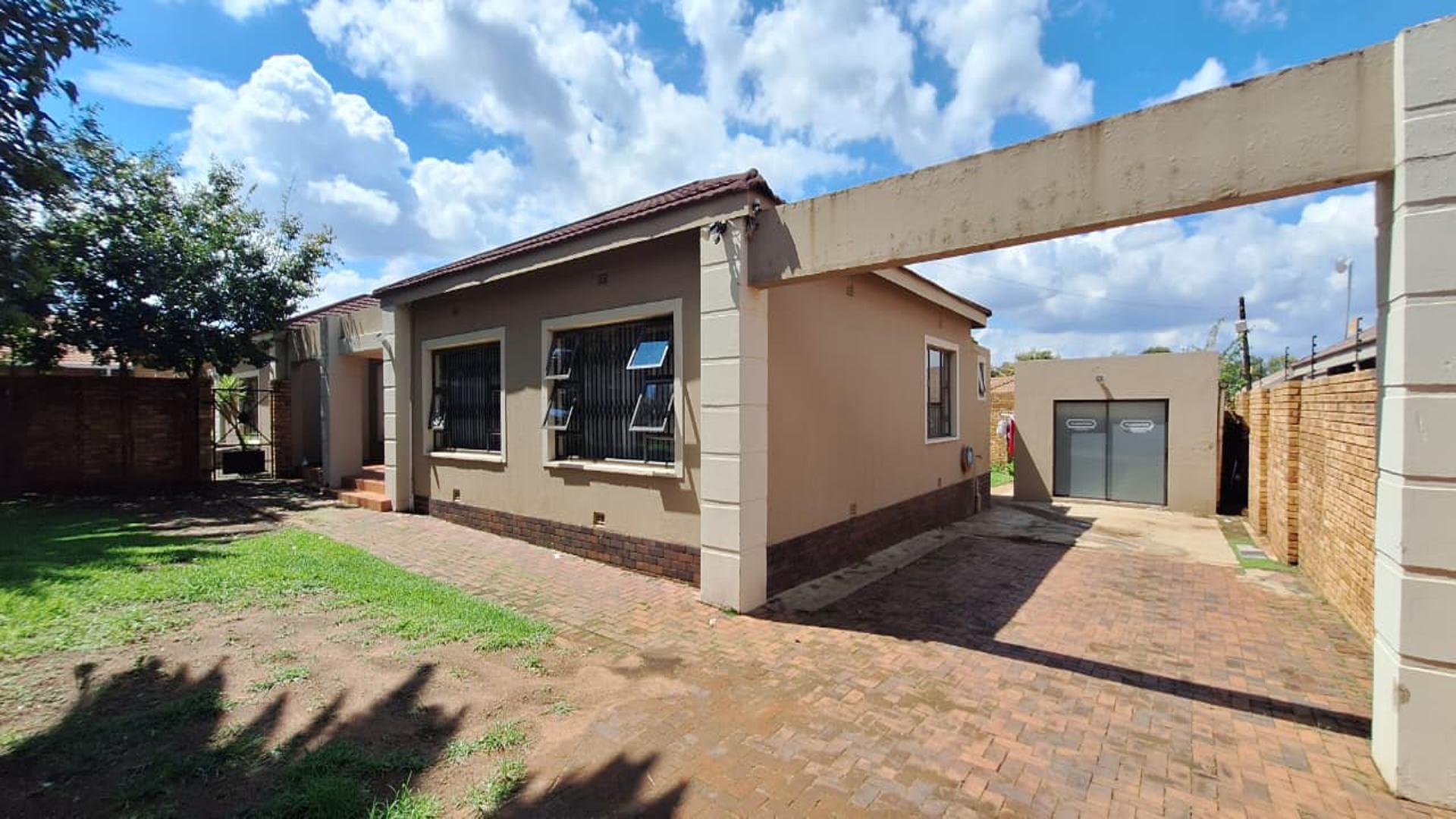 Front View of property in New Redruth