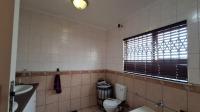 Main Bathroom - 13 square meters of property in New Redruth