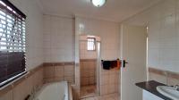Main Bathroom - 13 square meters of property in New Redruth