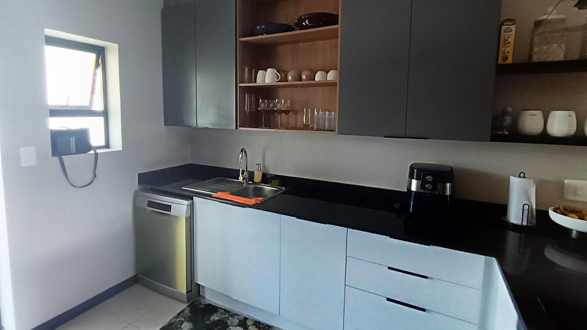 Kitchen of property in Overbaakens