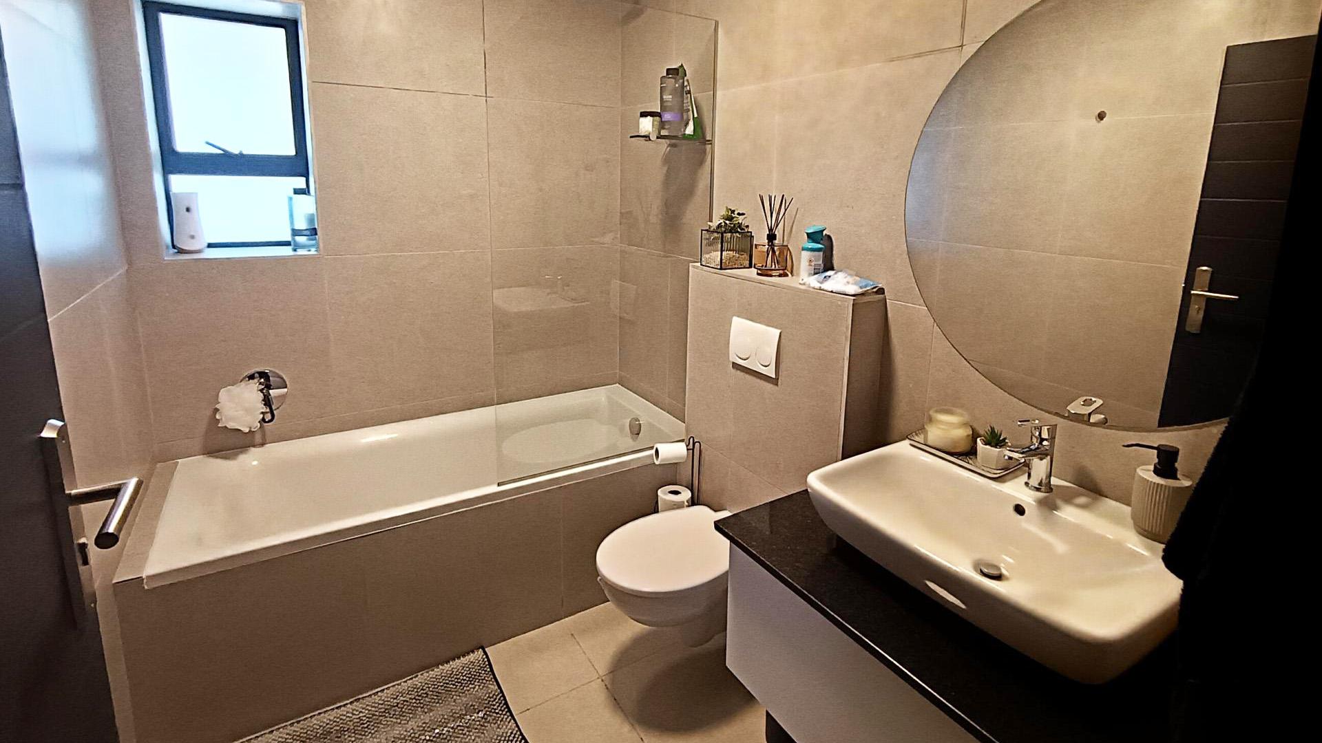 Bathroom 2 of property in Overbaakens