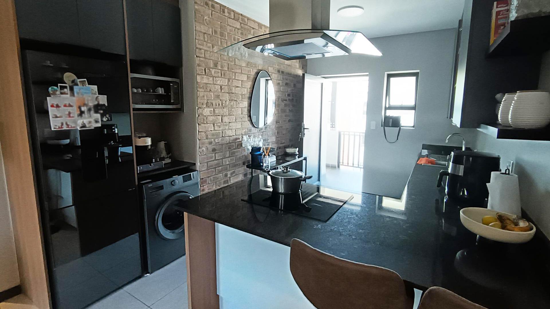 Kitchen of property in Overbaakens