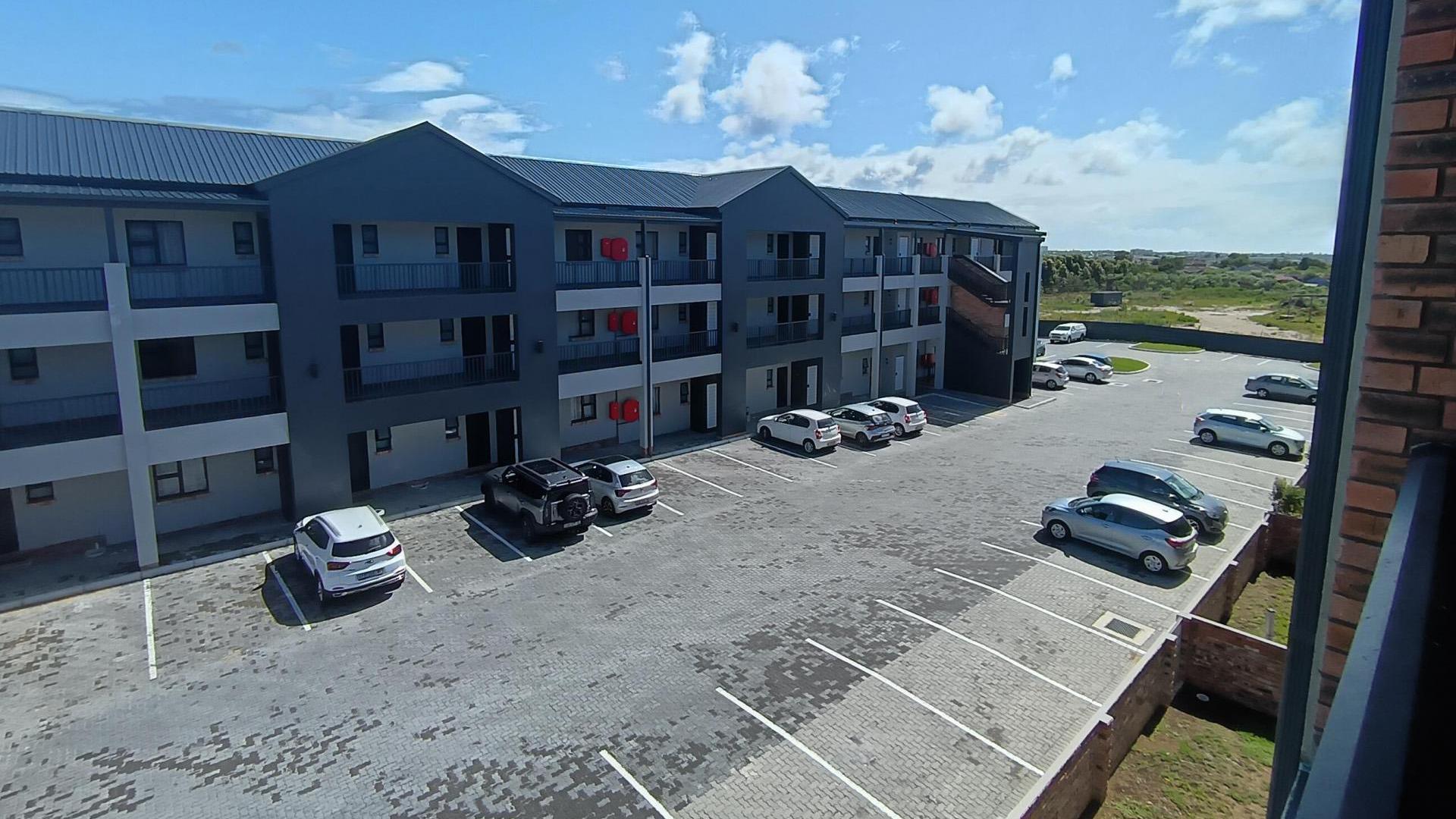 Balcony of property in Overbaakens