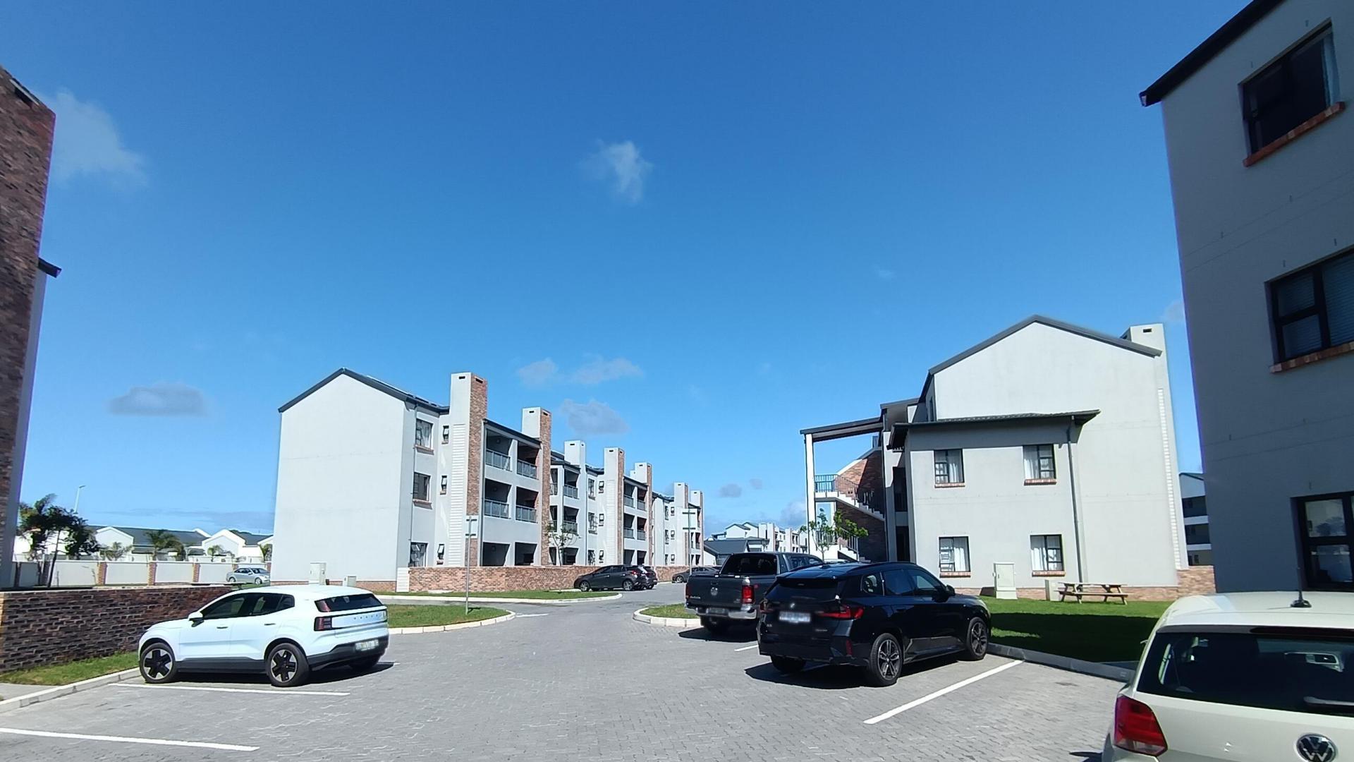 Front View of property in Overbaakens