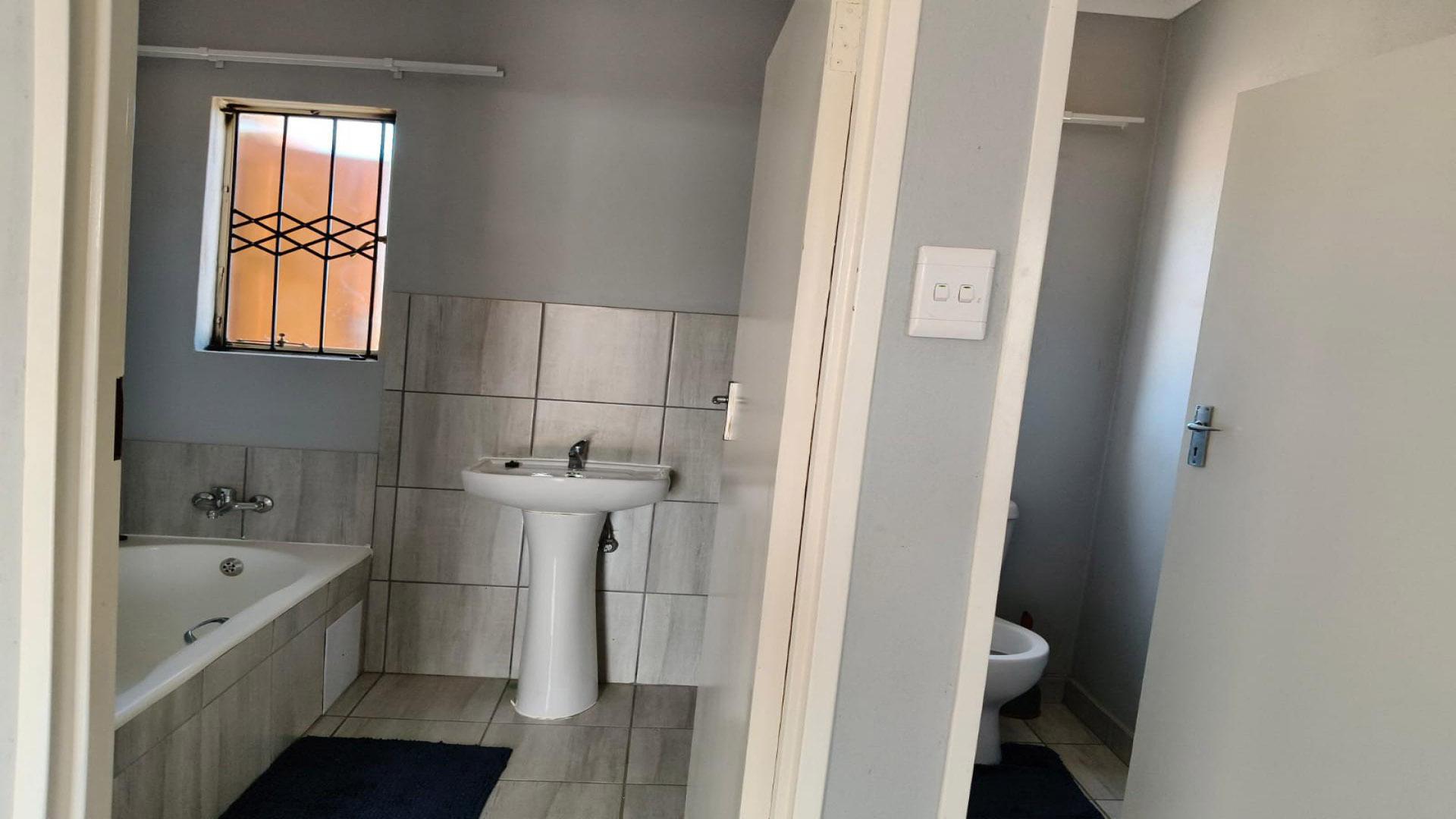 Bathroom 1 of property in Mogwase