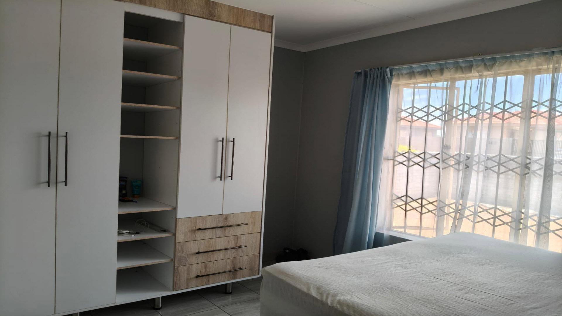 Bed Room 1 of property in Mogwase