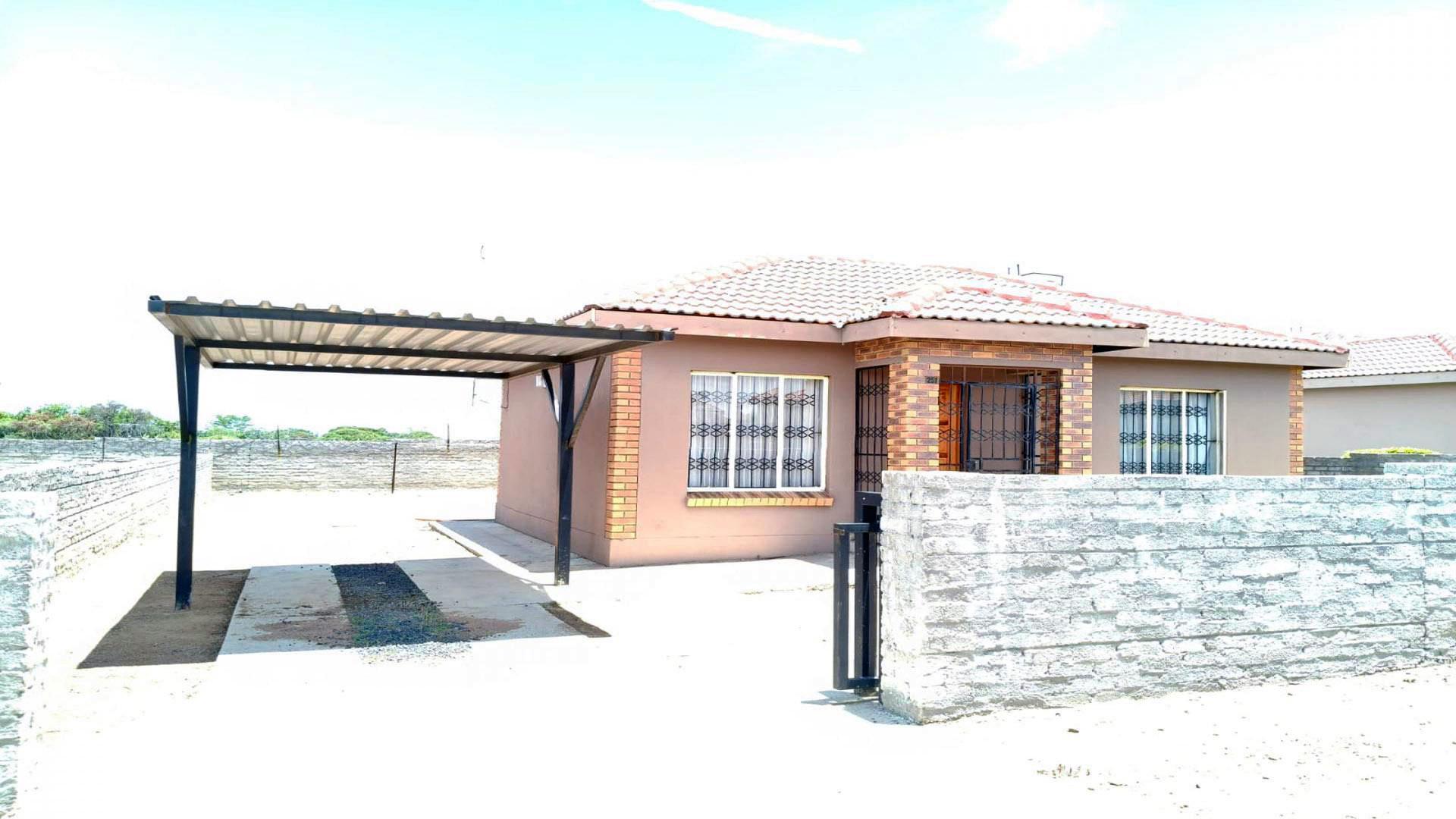 Carport  of property in Mogwase