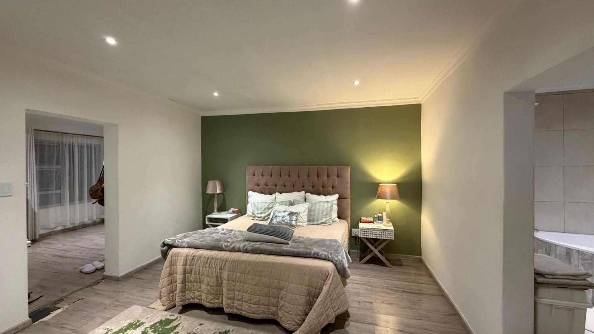 Bed Room 1 of property in Fourways