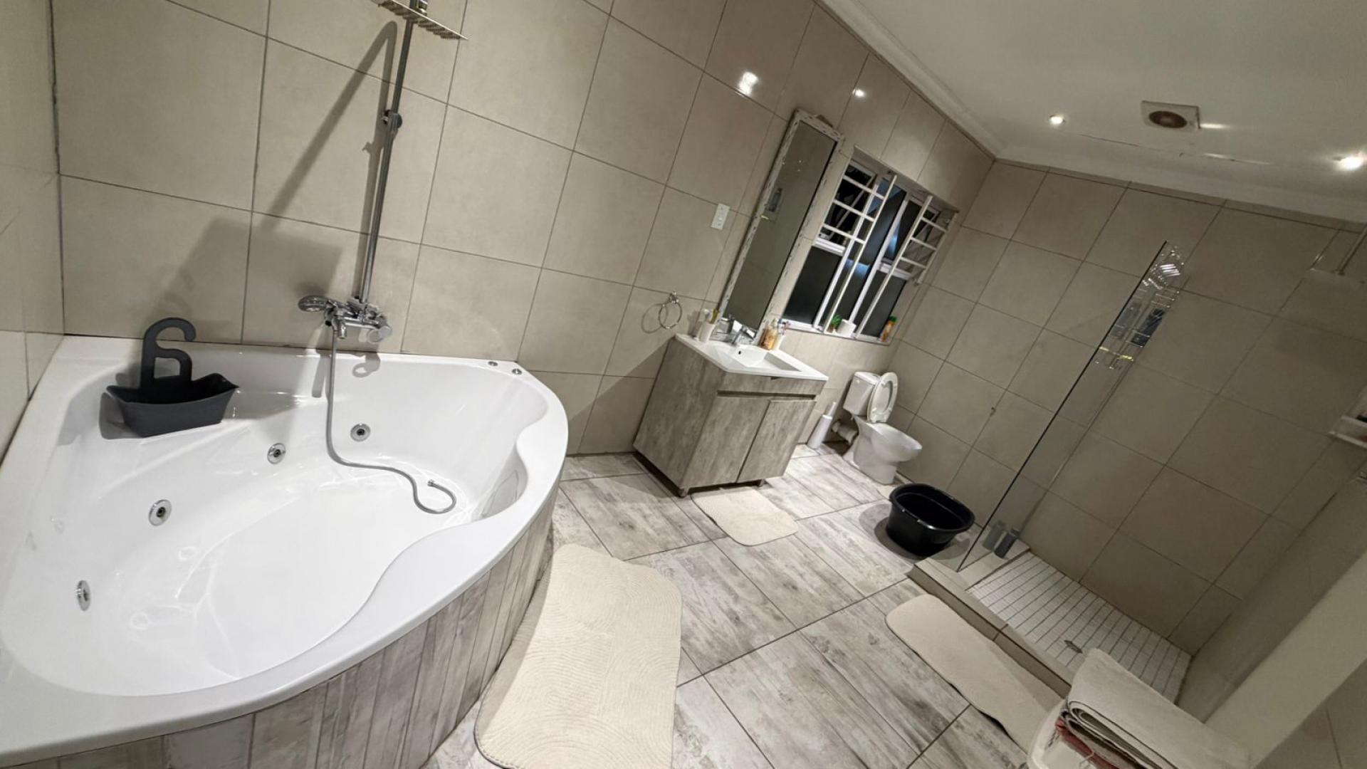Bathroom 1 of property in Fourways