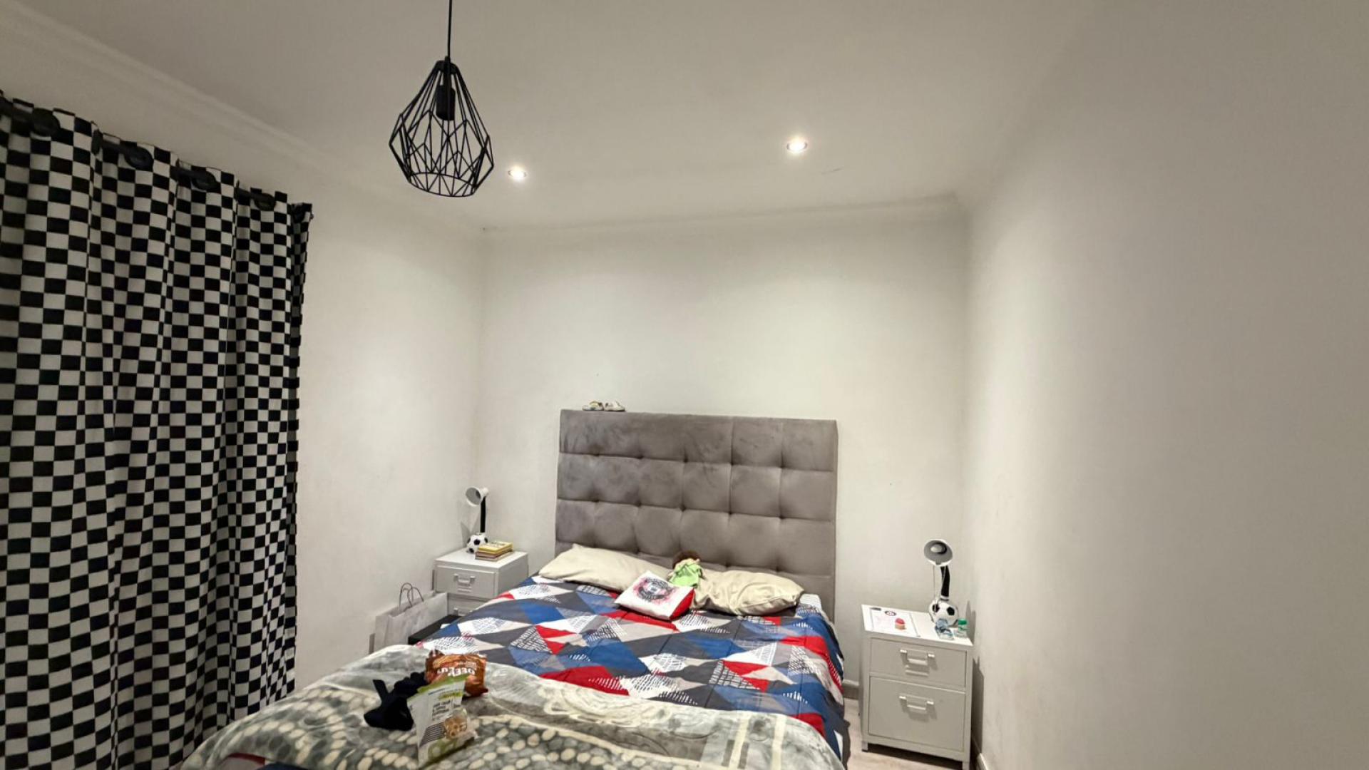 Bed Room 2 of property in Fourways