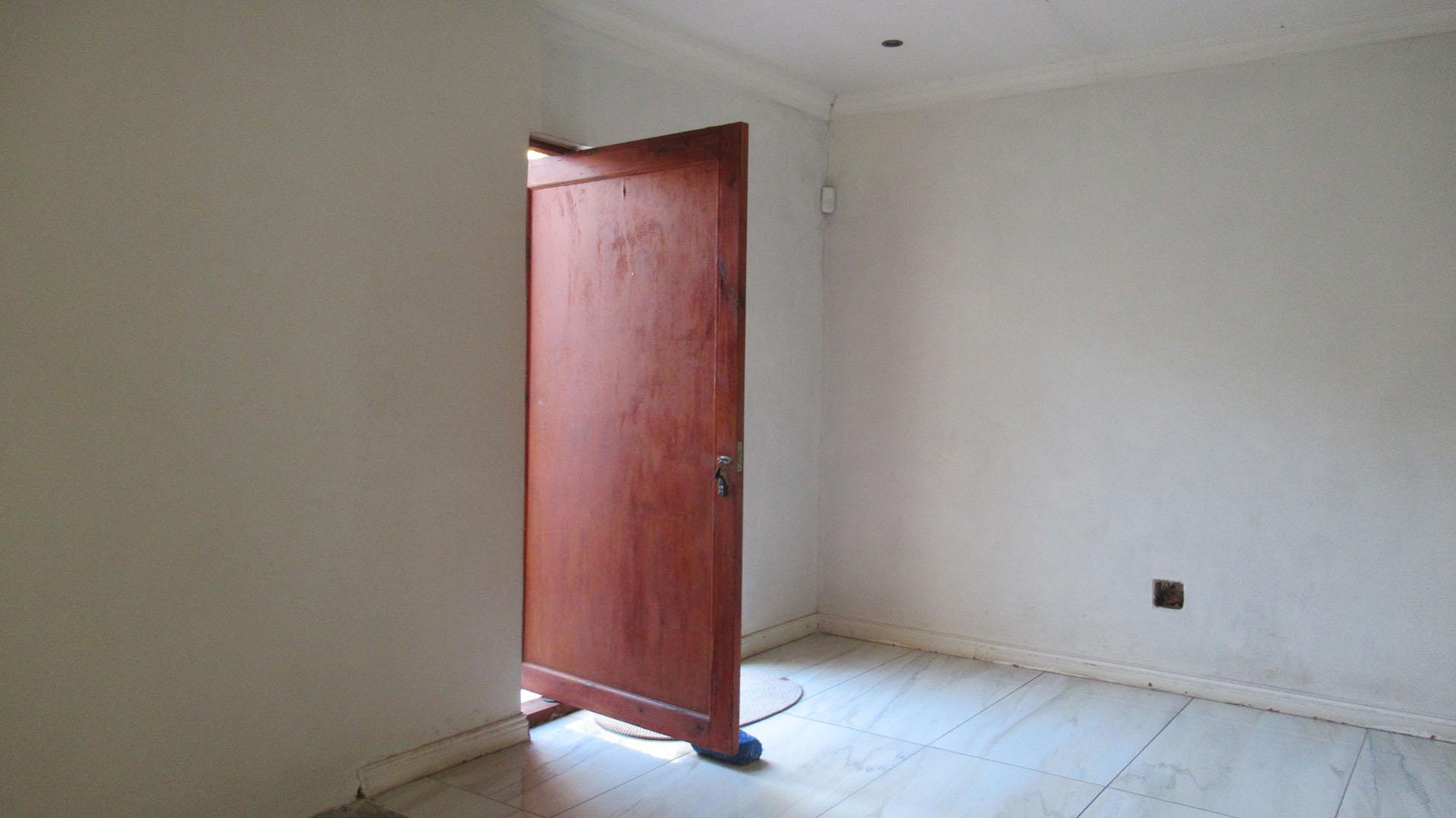 Spaces - 45 square meters of property in Fourways