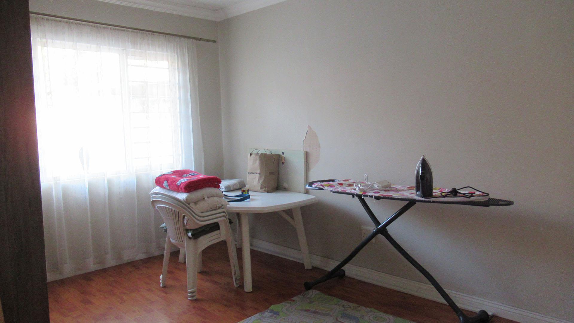 Bed Room 1 - 16 square meters of property in Fourways