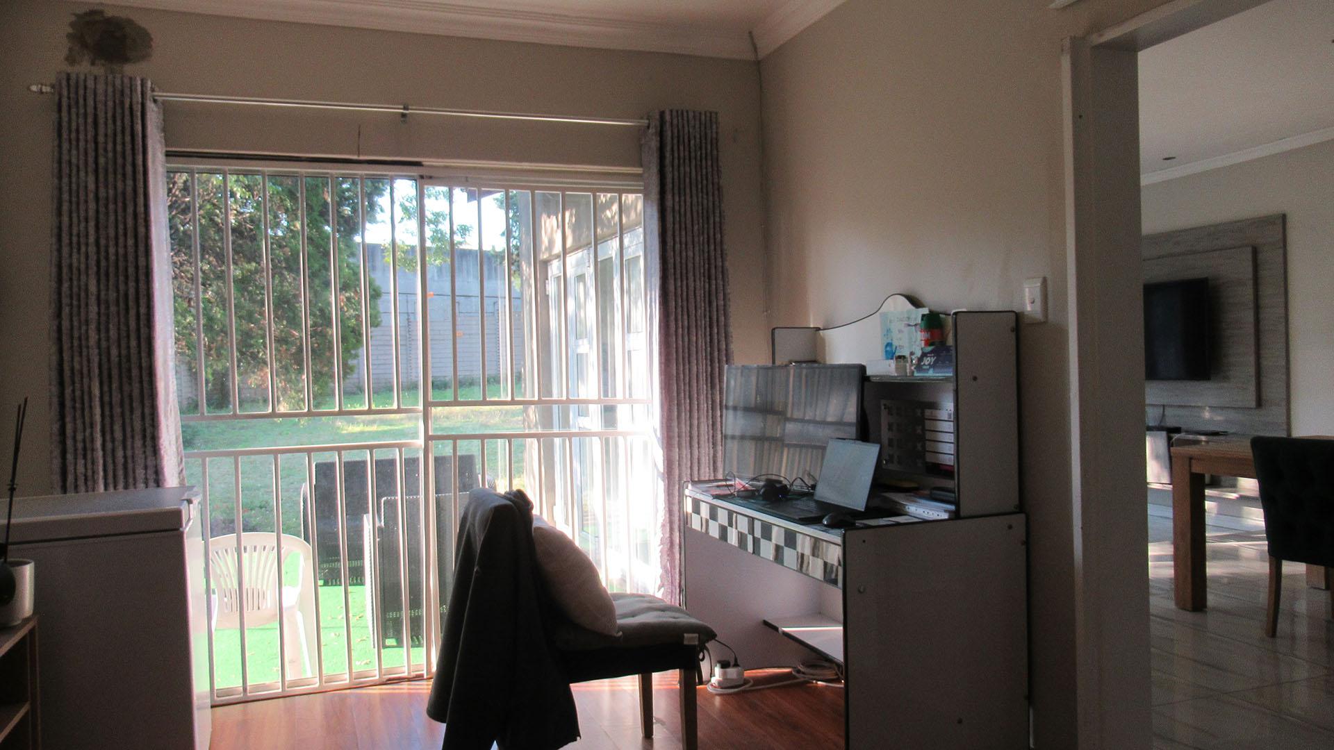 Study - 13 square meters of property in Fourways