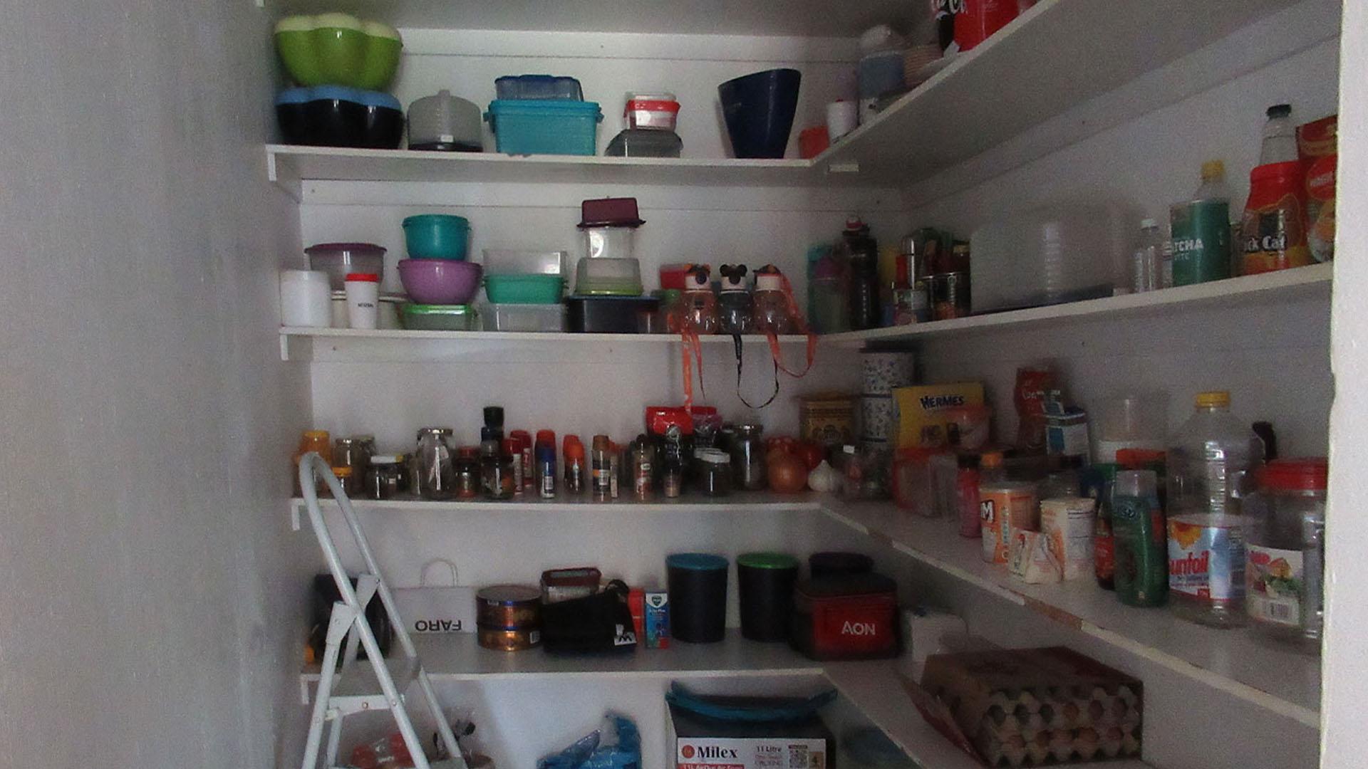 Kitchen - 26 square meters of property in Fourways