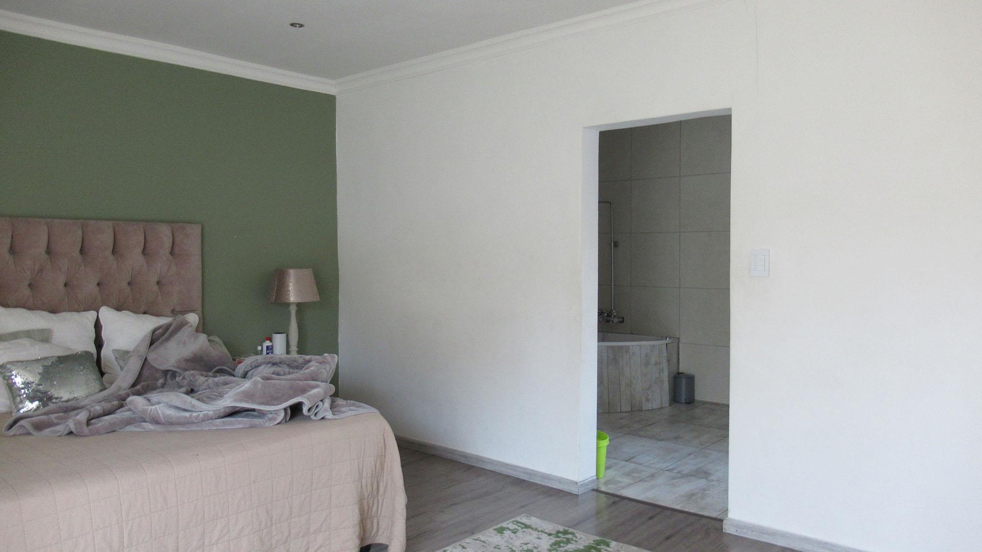 Main Bedroom - 44 square meters of property in Fourways
