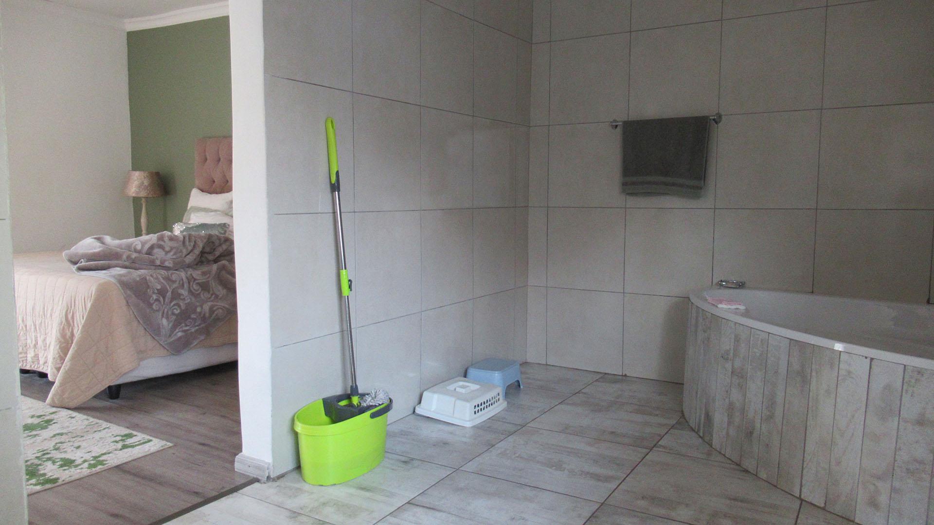 Main Bathroom - 15 square meters of property in Fourways