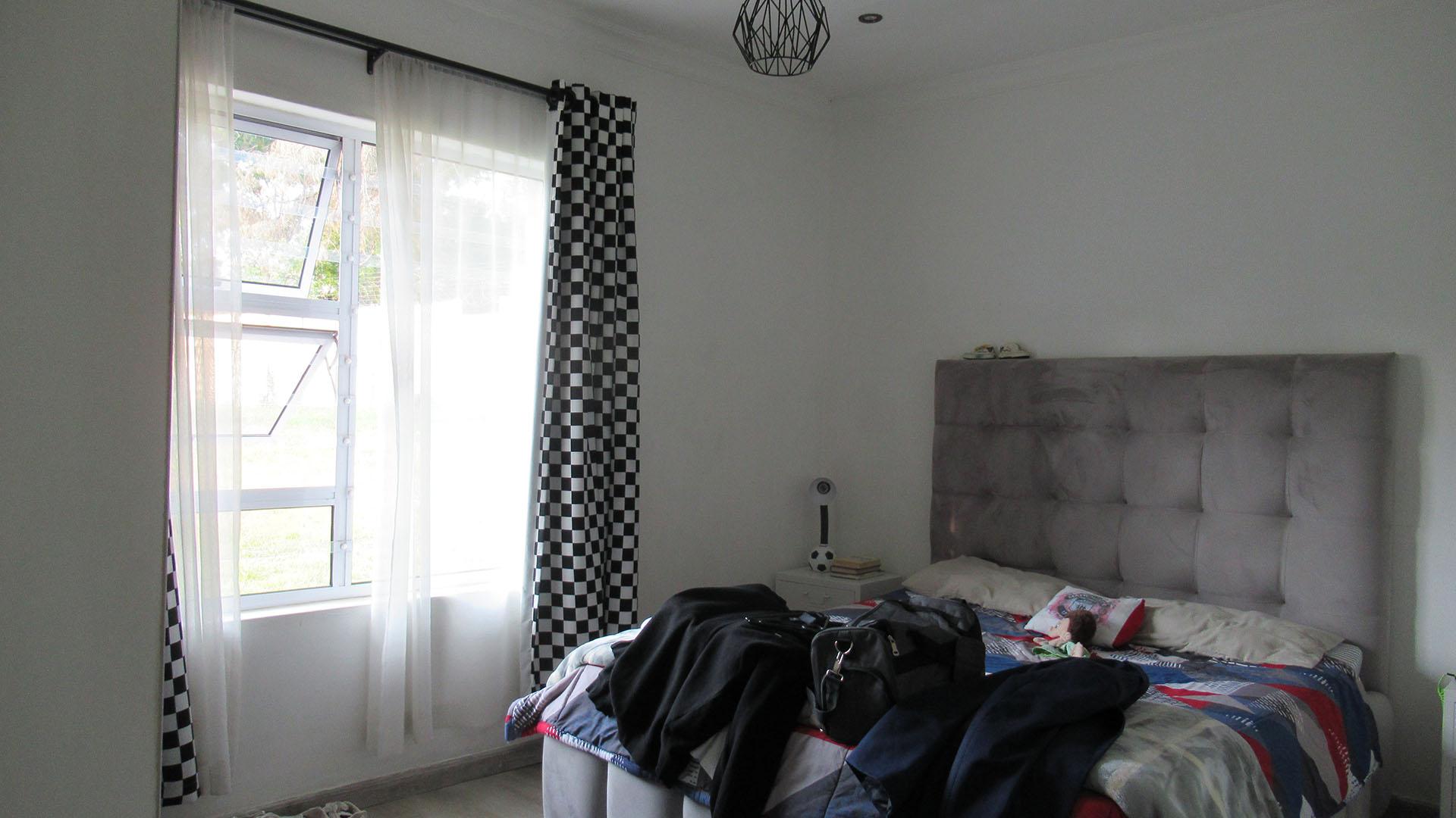 Bed Room 4 - 14 square meters of property in Fourways