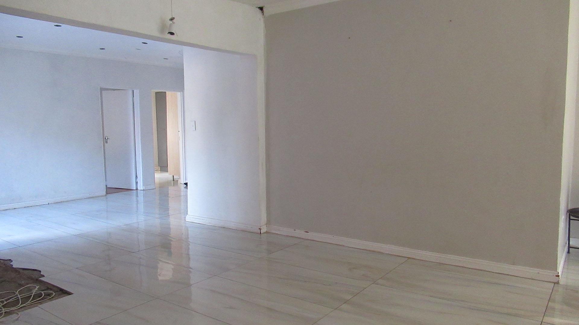 Spaces - 45 square meters of property in Fourways