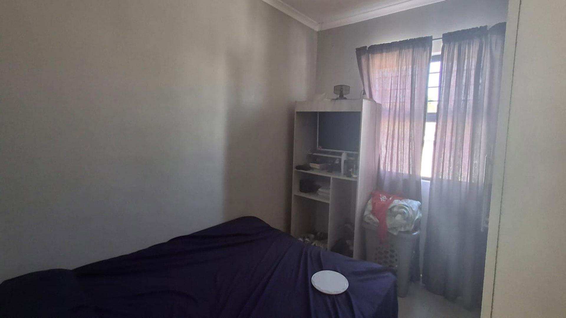 Bed Room 1 of property in Lindida