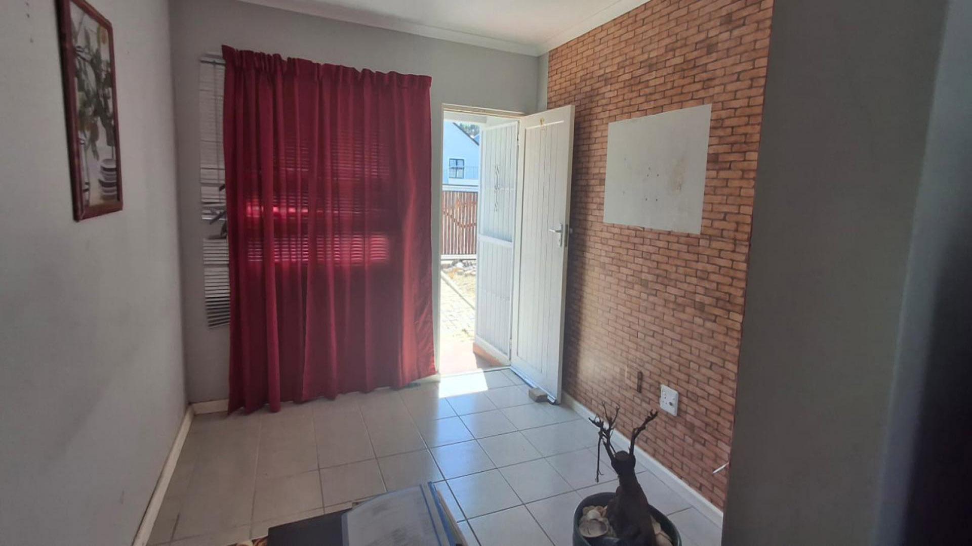 Lounges of property in Lindida