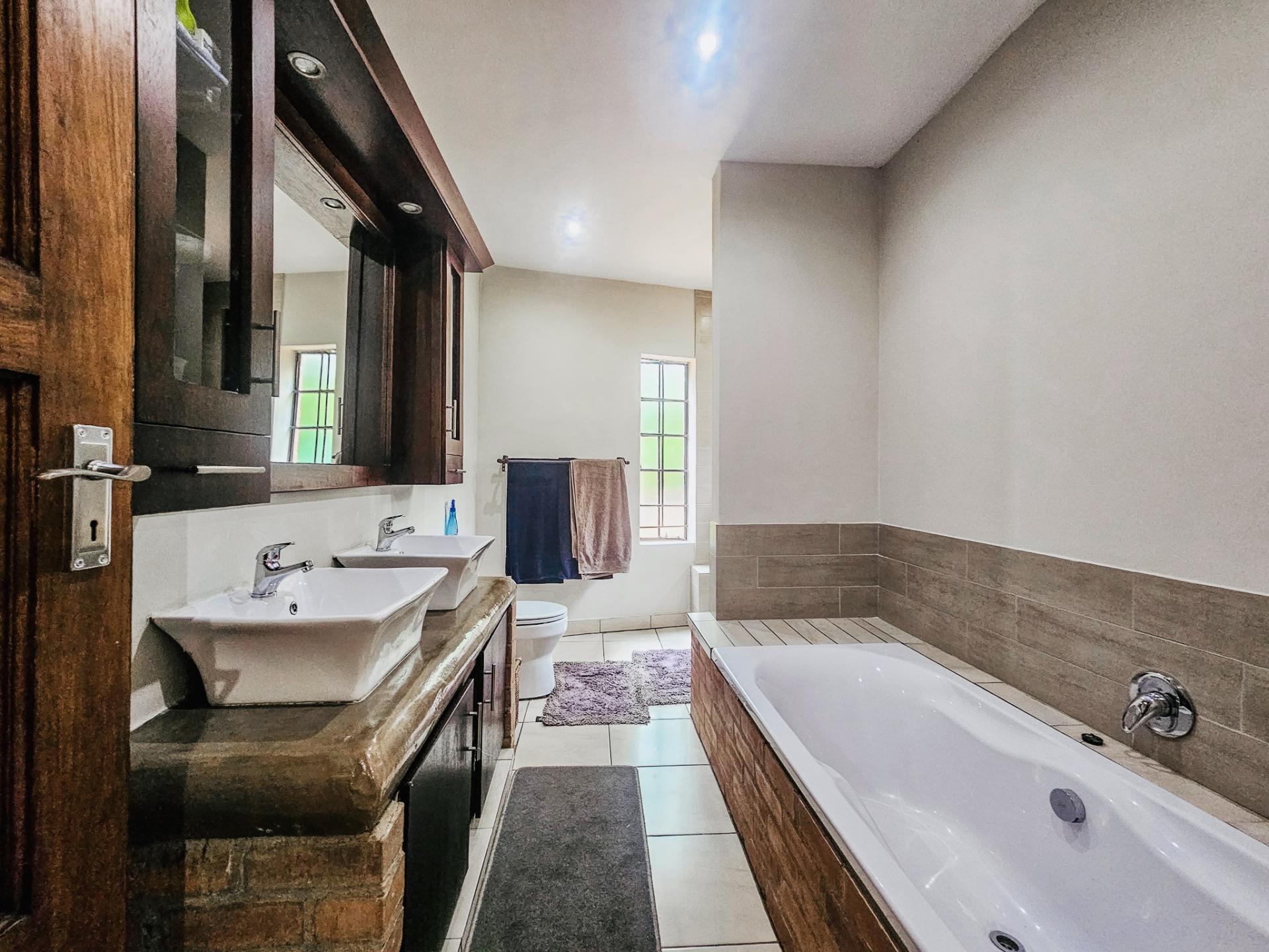  of property in Zwavelpoort