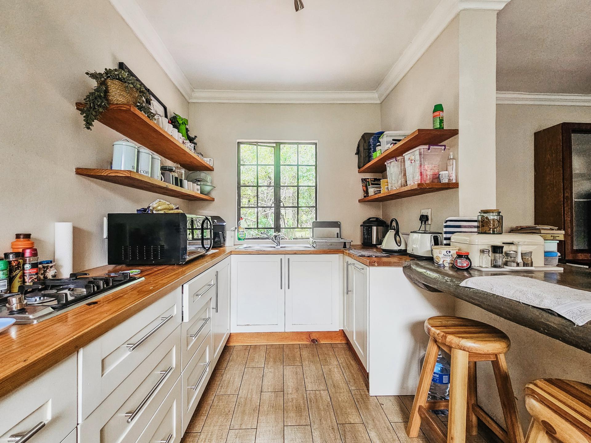  of property in Zwavelpoort