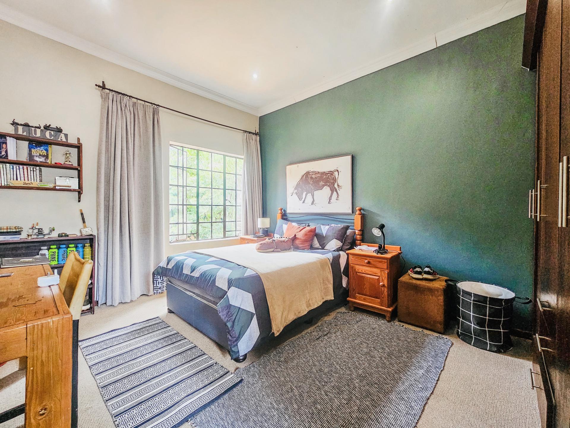  of property in Zwavelpoort