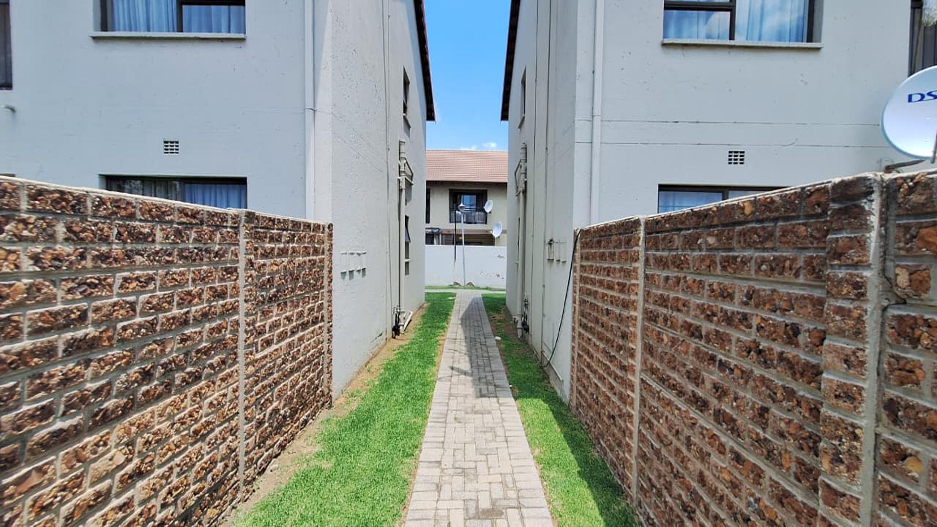 Front View of property in Parkrand