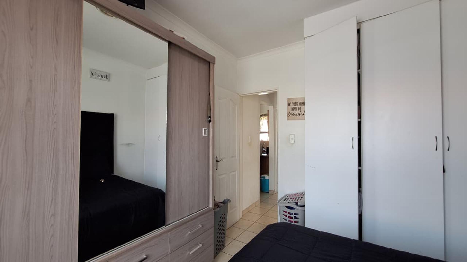 Main Bedroom - 12 square meters of property in Parkrand