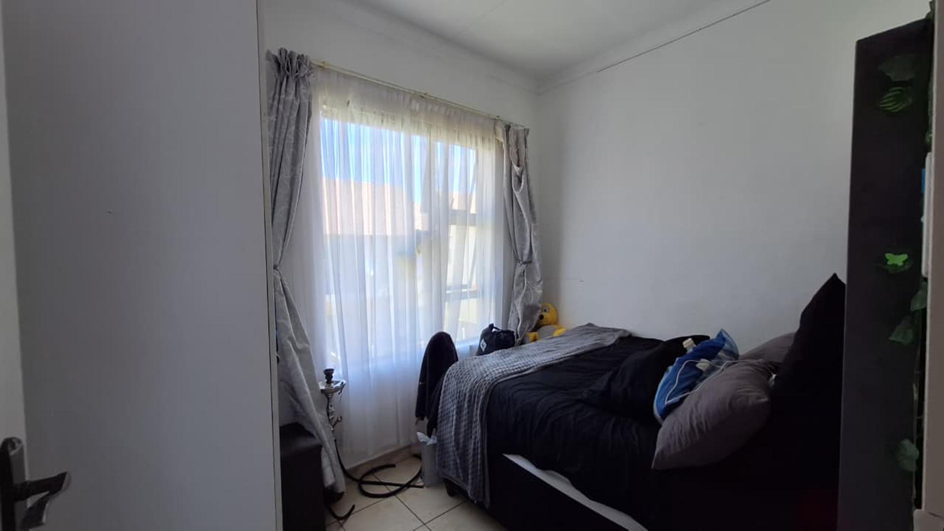 Bed Room 1 - 9 square meters of property in Parkrand