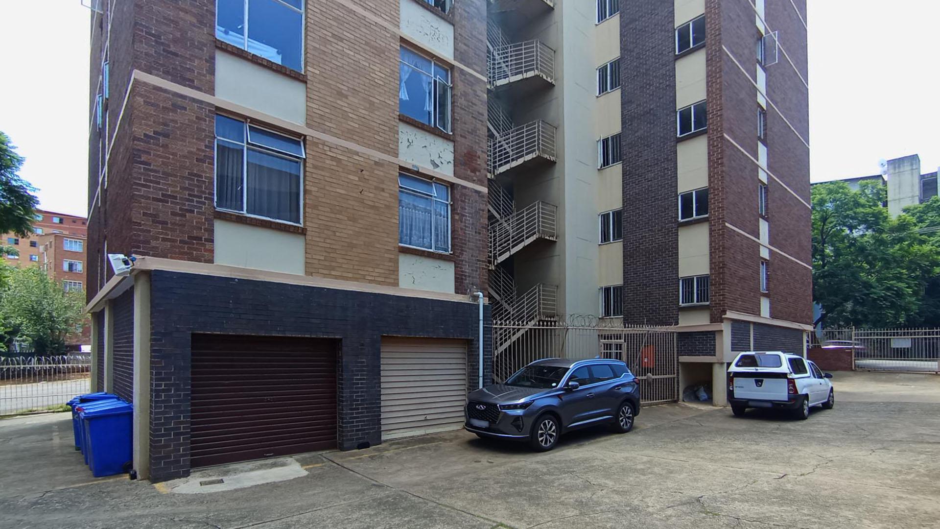 Front View of property in Arcadia