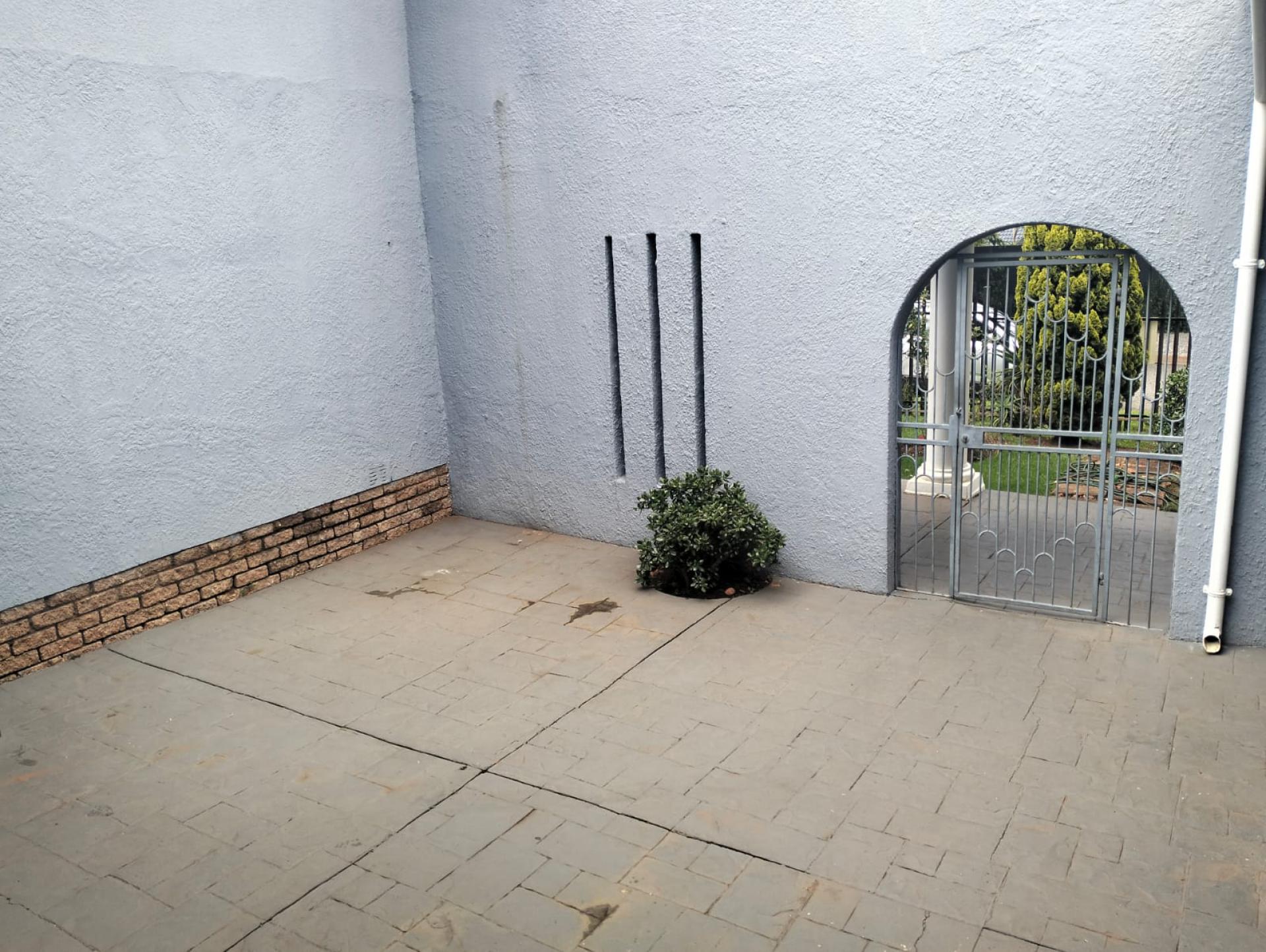  of property in Roodekrans