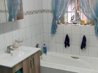  of property in Geelhoutpark