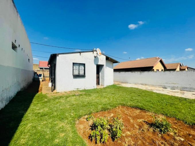 2 Bedroom House for Sale For Sale in Vosloorus - MR704380