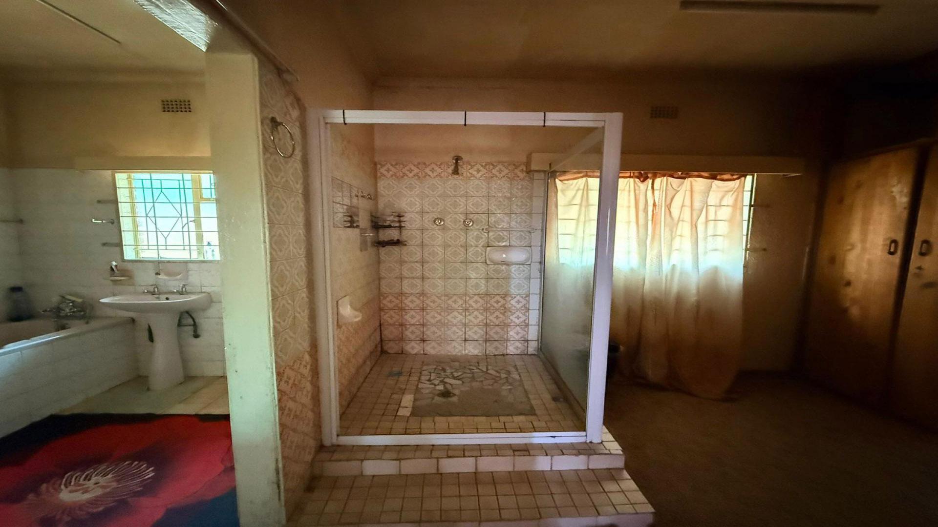 Bathroom 2 of property in Belfast